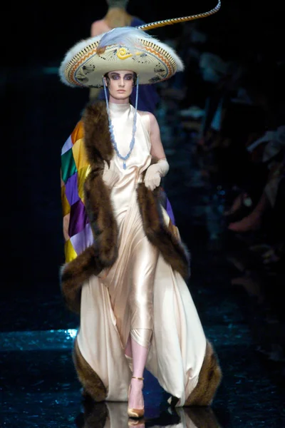 Look 27